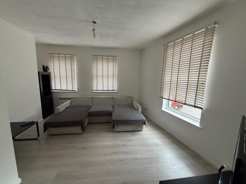 Lot: 145 - BLOCK OF THREE FLATS FOR INVESTMENT - Living room Flat C